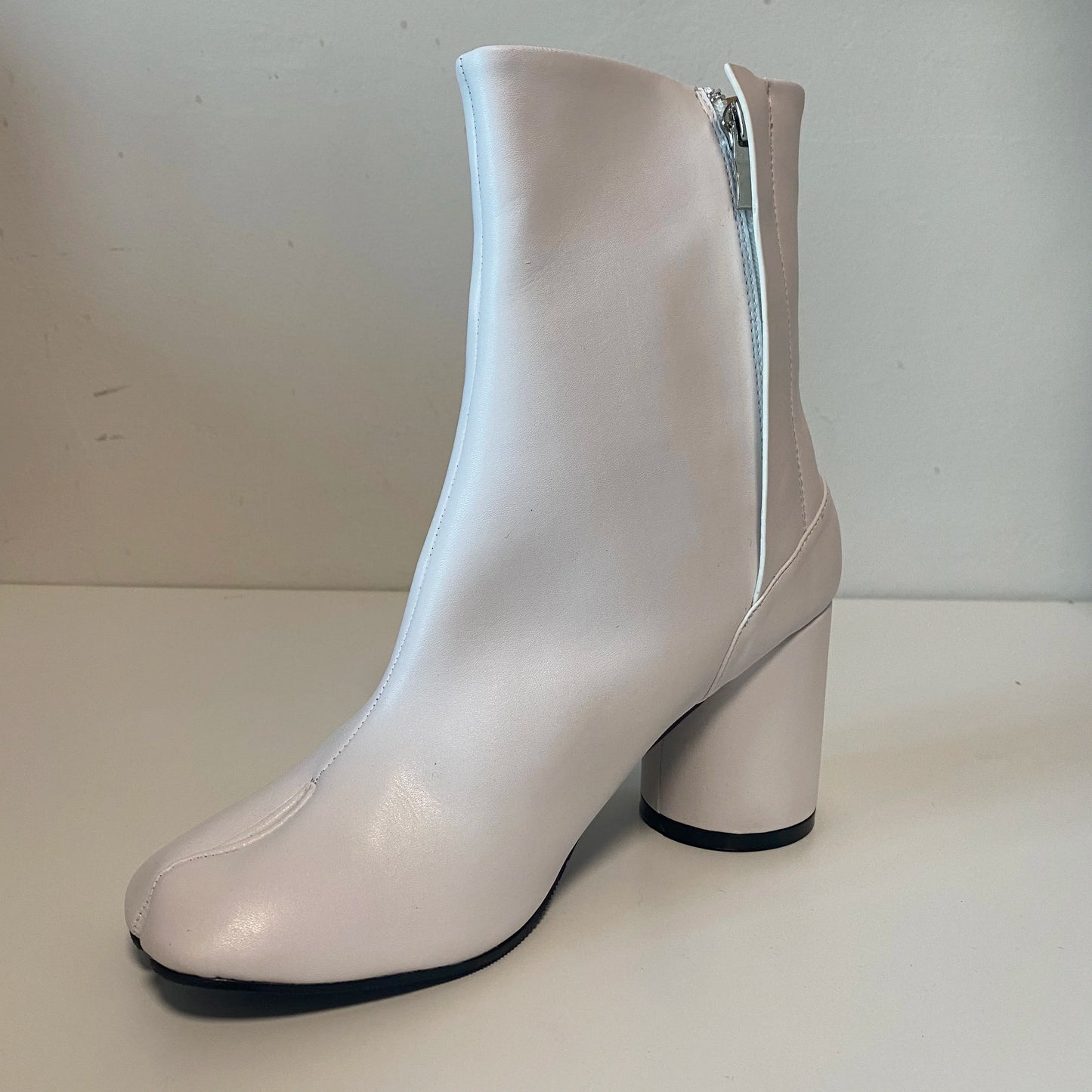 Fashion Split Toe Genuine Leather Round Heel Boots