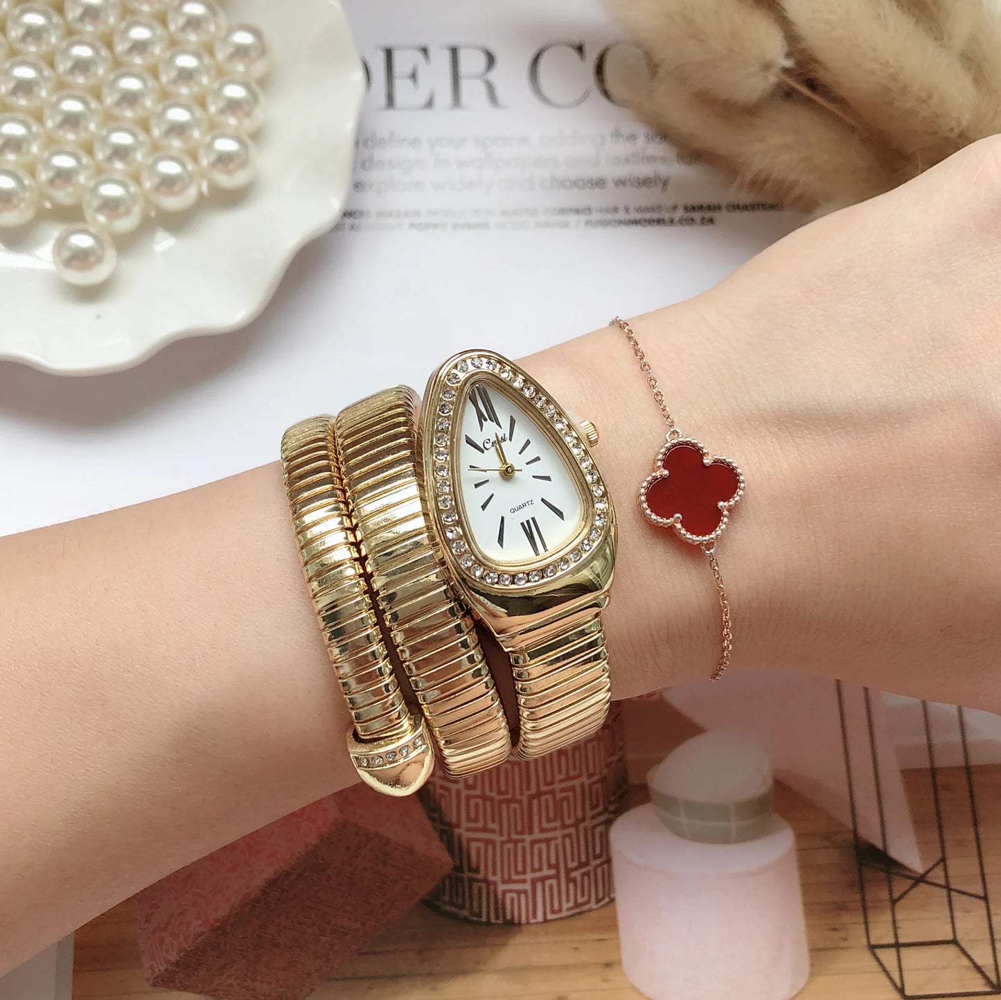 Women Luxury Snake Gold Diamond Wristwatch