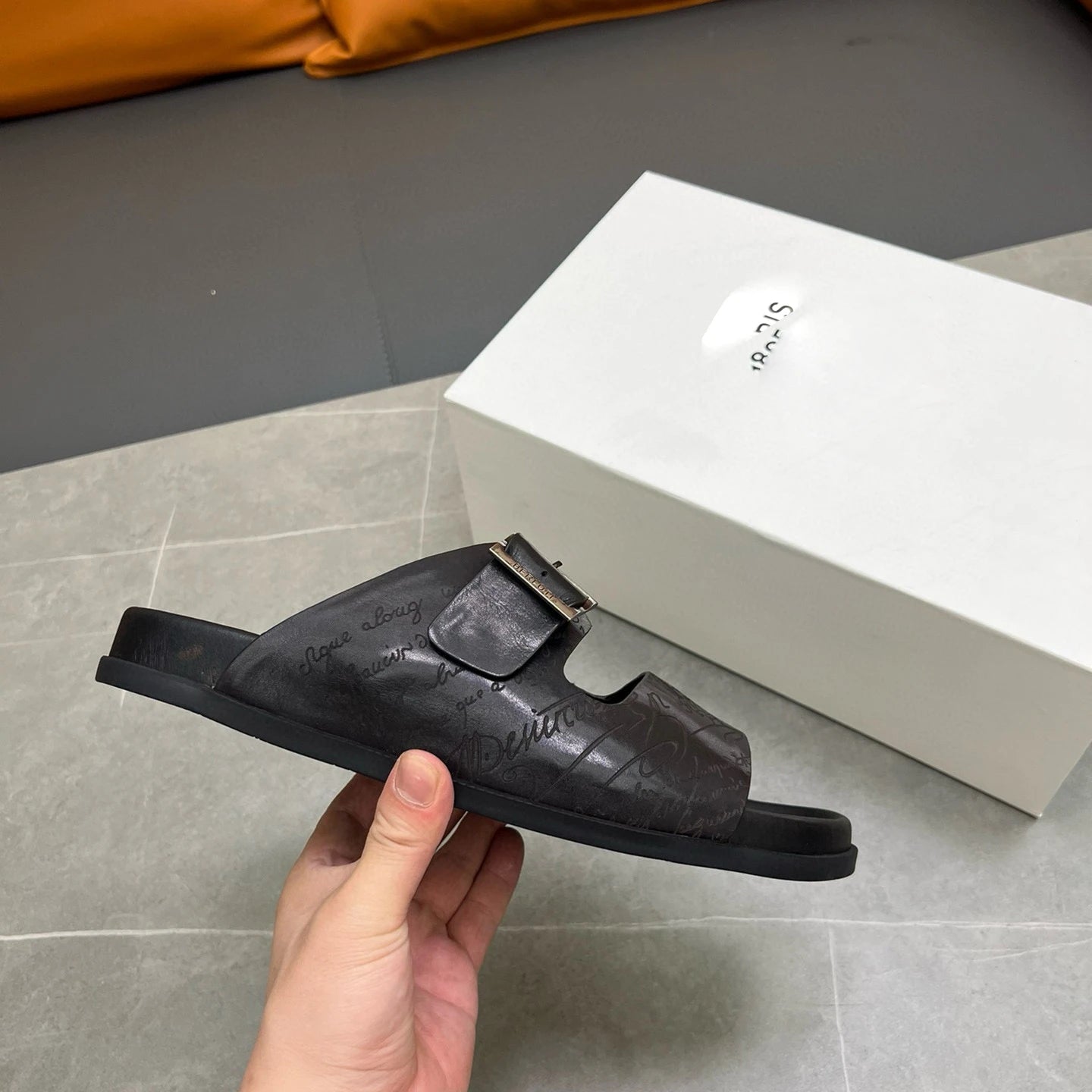 High-end Men's Polished Leather Slippers