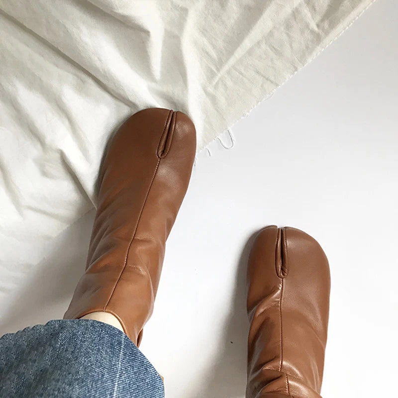 Fashion Split Toe Genuine Leather Round Heel Boots